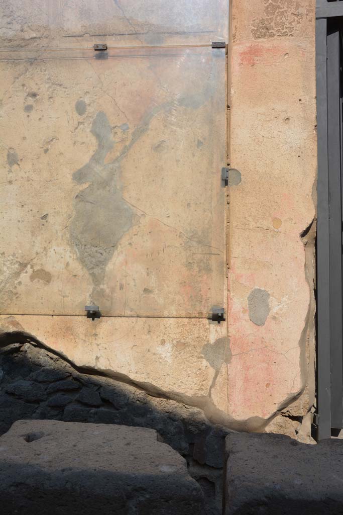I.6.15 Pompeii. March 2019. Lower west side of entrance doorway
Foto Annette Haug, ERC Grant 681269 DÉCOR