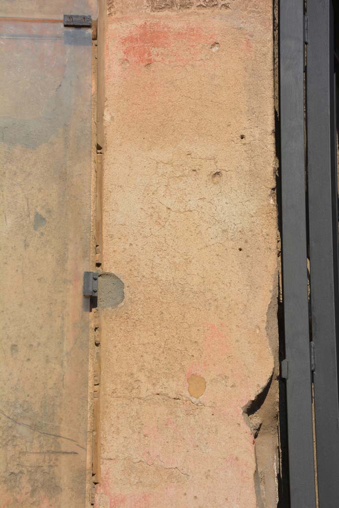 I.6.15 Pompeii. March 2019. Detail from west side of entrance doorway
Foto Annette Haug, ERC Grant 681269 DÉCOR