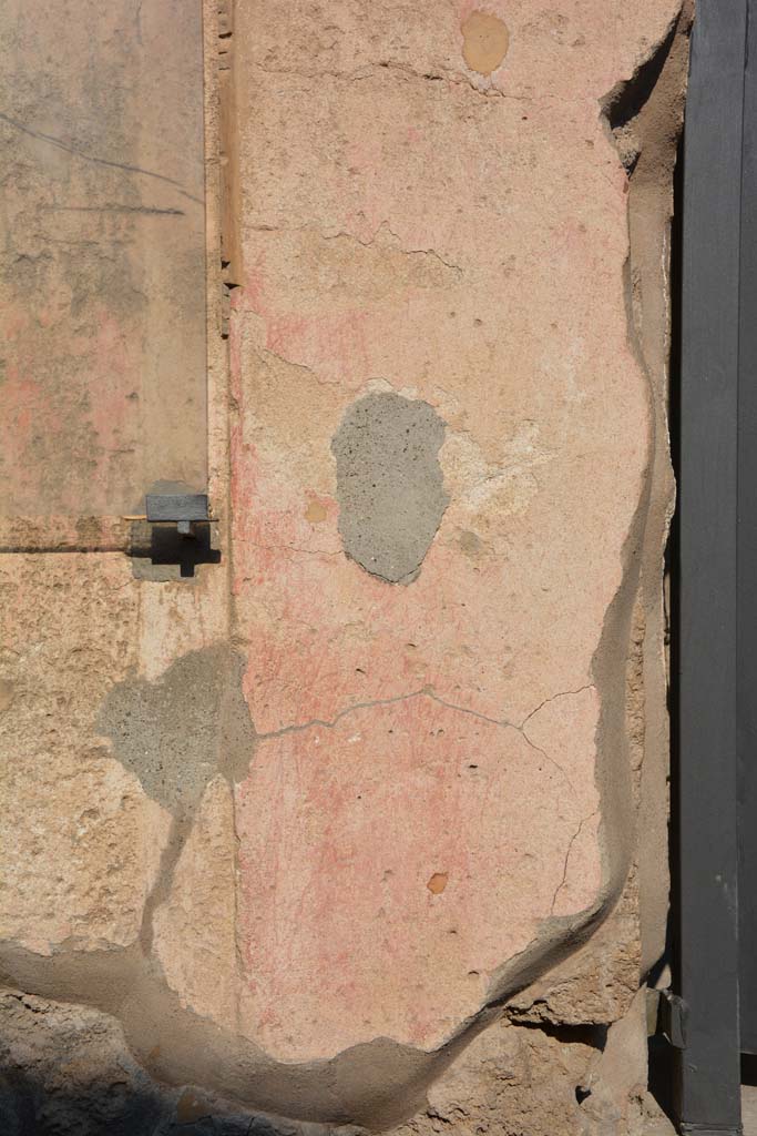 I.6.15 Pompeii. March 2019. Detail from lower west side of entrance doorway
Foto Annette Haug, ERC Grant 681269 DÉCOR