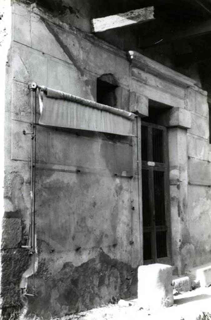 I.6.15 Pompeii. 1968. Casa dei Ceii or di Fabio e Tyranno, exterior, left side. Photo courtesy of Anne Laidlaw.
American Academy in Rome, Photographic Archive. Laidlaw collection _P_68_6_16.