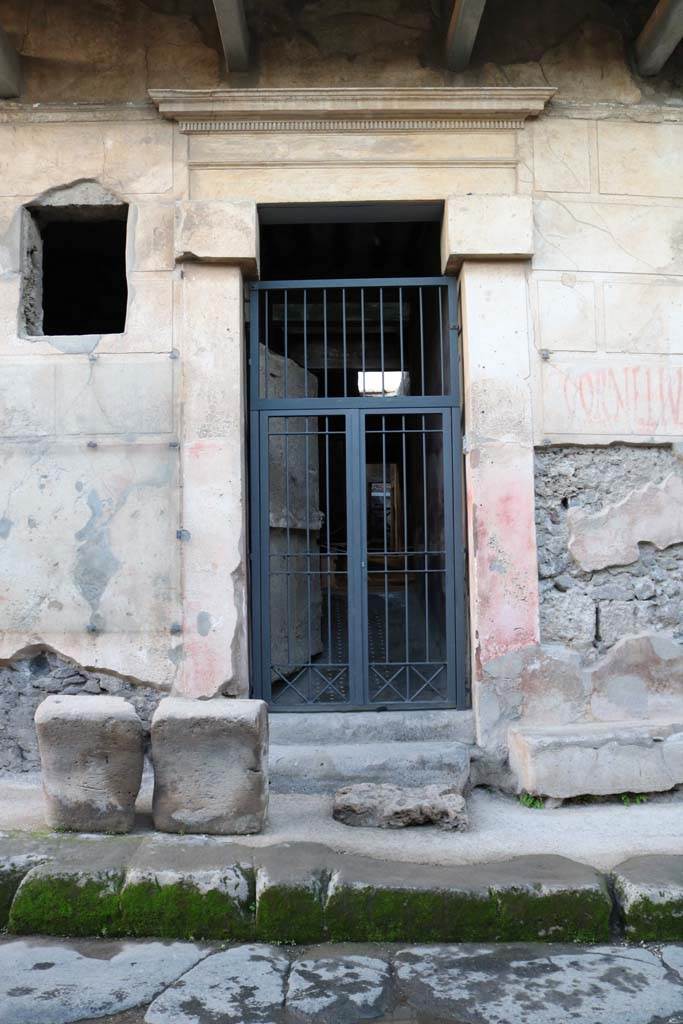 I.6.15 Pompeii. December 2018.
Looking north to entrance doorway. Photo courtesy of Aude Durand.