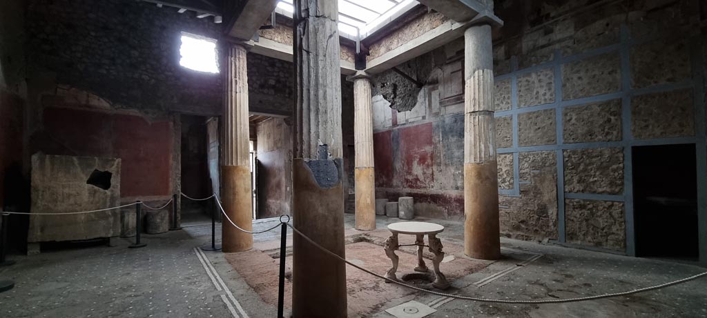 I.6.15 Pompeii. December 2023.
Room 4, looking south across impluvium in atrium towards entrance corridor, in centre. Photo courtesy of Miriam Colomer.