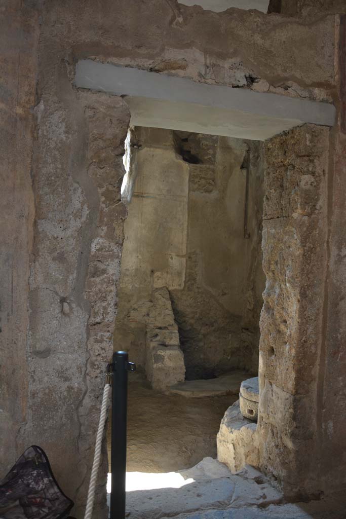 I.6.15 Pompeii. March 2019. Room 1, looking south through doorway.
Foto Annette Haug, ERC Grant 681269 DÉCOR