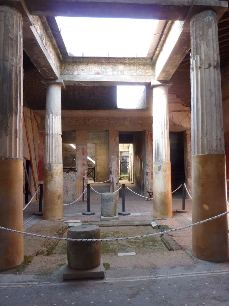 I.6.15 Pompeii. October 2014. Room 4, looking north across impluvium in atrium.
Foto Annette Haug, ERC Grant 681269 DÉCOR