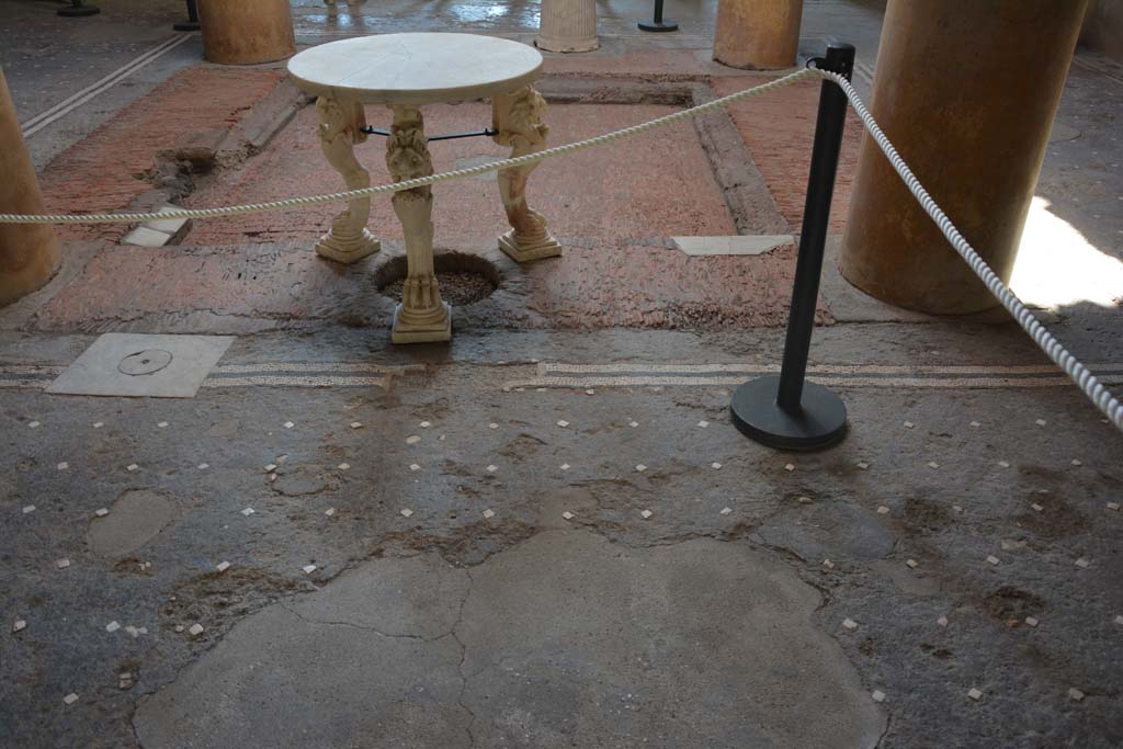I.6.15 Pompeii. March 2019. Room 4, looking south in atrium across impluvium.
Foto Annette Haug, ERC Grant 681269 DÉCOR