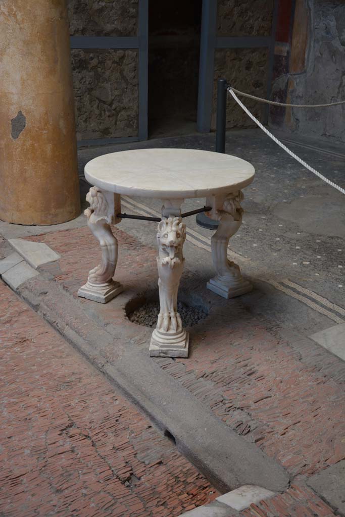 I.6.15 Pompeii. October 2019. Room 4, looking north-west towards marble table.
Foto Annette Haug, ERC Grant 681269 DÉCOR