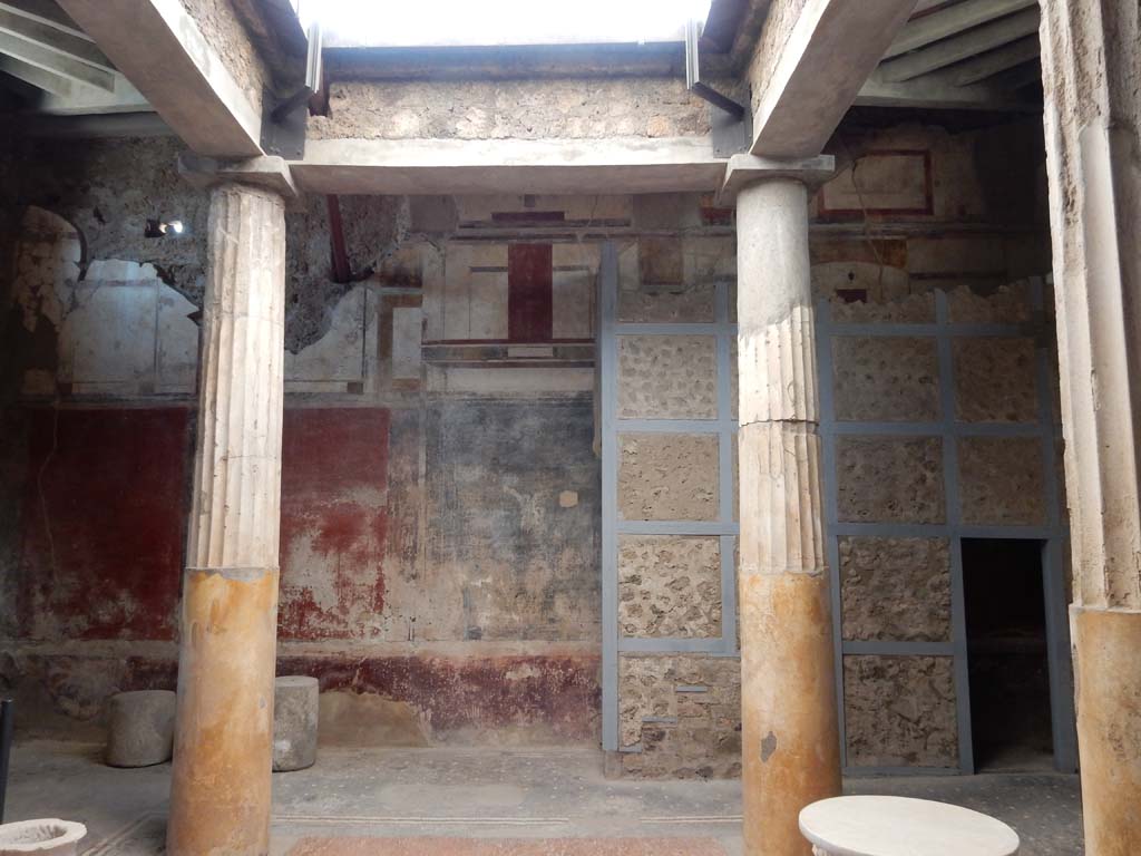I.6.15 Pompeii. June 2019. Room 4, looking towards upper west wall and compluvium above atrium.
Photo courtesy of Buzz Ferebee.