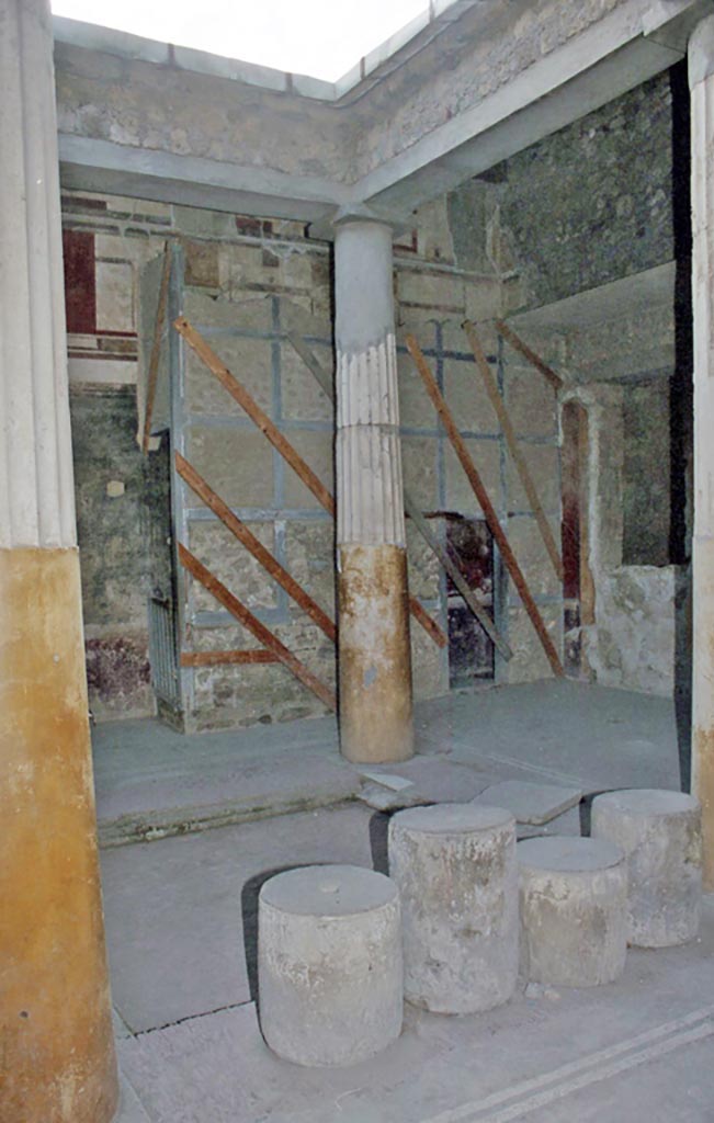 I.6.15 Pompeii. October 2001.
Room 4, looking towards north-west corner of atrium. Photo courtesy of Peter Woods.