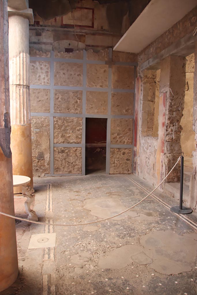 I.6.15 Pompeii. October 2023.
Atrium 4, looking towards north-west corner. Photo courtesy of Klaus Heese.