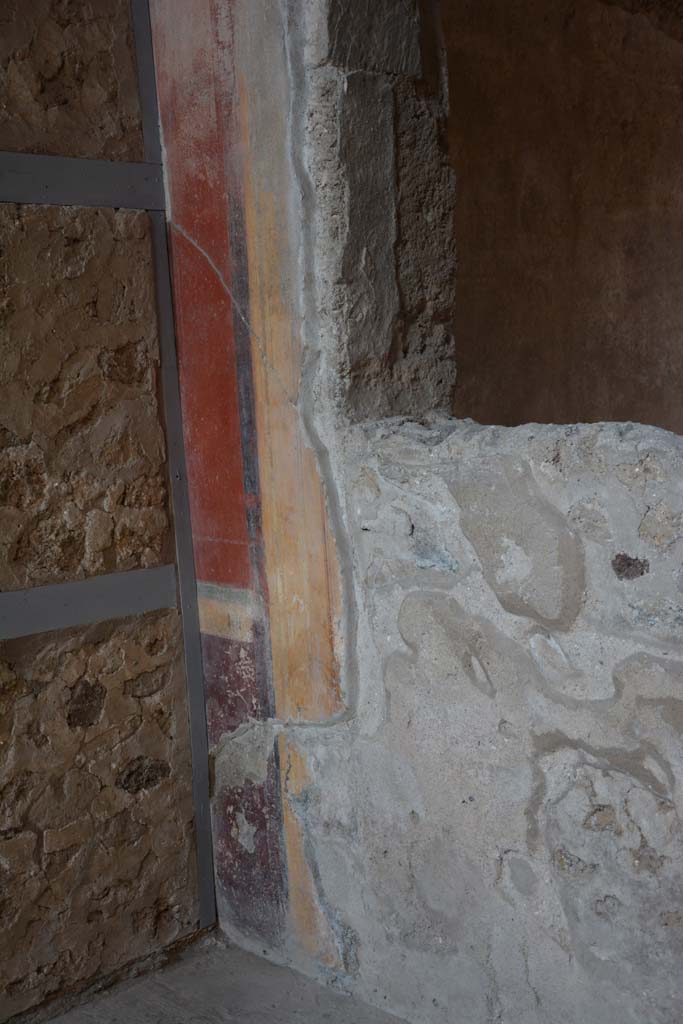 I.6.15 Pompeii. March 2019.
Room 4, atrium, detail of painted wall in north-west corner on west side of window into room 6, tablinum.
Foto Annette Haug, ERC Grant 681269 DÉCOR