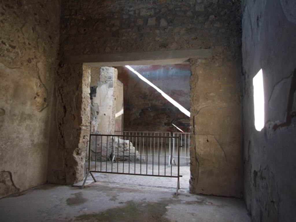 I.6.15 Pompeii. March 2009. Room 6, Tablinum. North wall, with entrance to South Portico and small garden area.