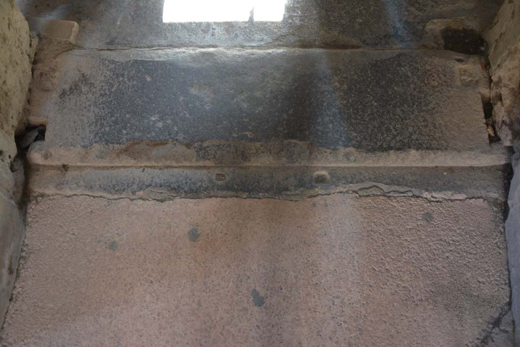I.6.15 Pompeii. March 2019. Corridor 7, threshold of doorway at south end, looking south from corridor into atrium.
Foto Annette Haug, ERC Grant 681269 DÉCOR