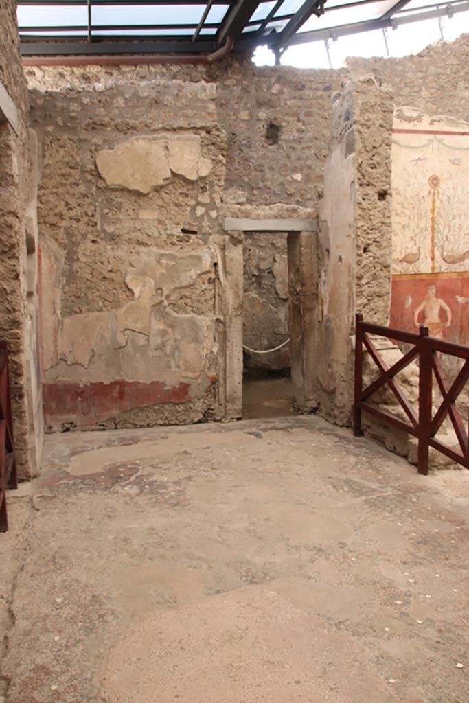 I.6.15 Pompeii. October 2023.
Looking west across south portico towards doorway to room 8. Photo courtesy of Klaus Heese.