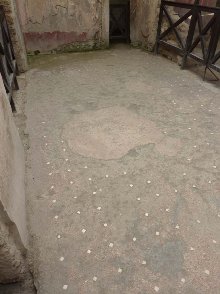 I.6.15 Pompeii. October 2014. Looking west across flooring of south portico.
Foto Annette Haug, ERC Grant 681269 DÉCOR