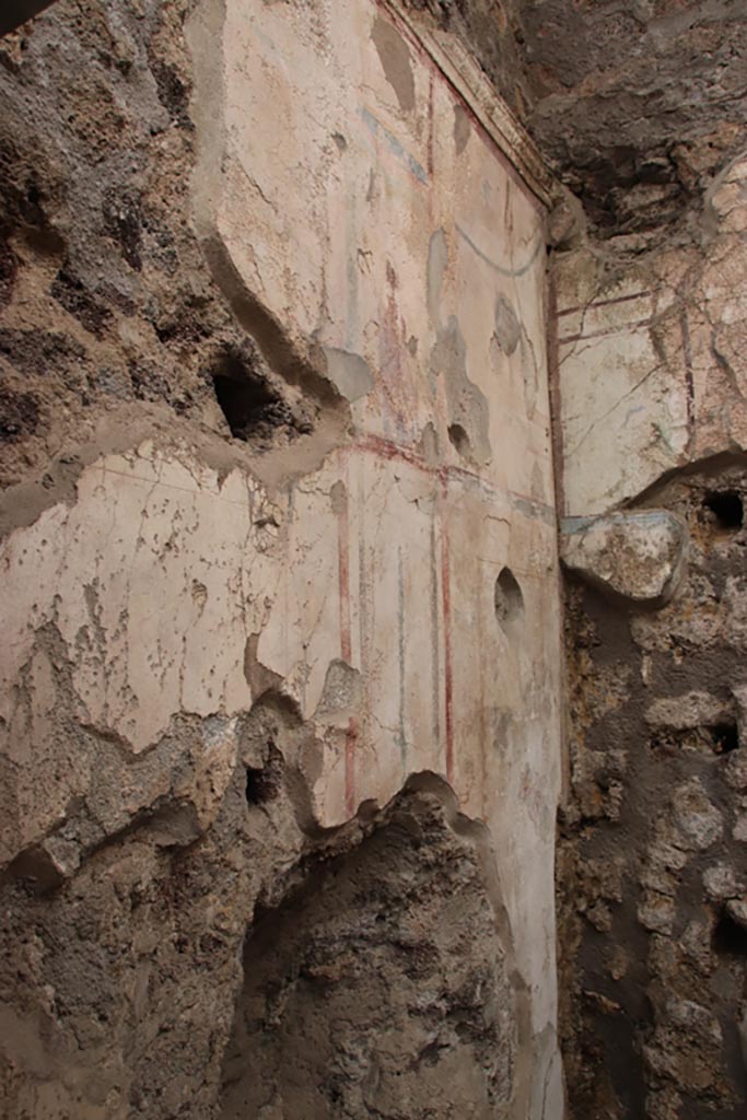 I.6.15 Pompeii. October 2023.
Room 8, south wall and upper south-west corner. Photo courtesy of Klaus Heese.