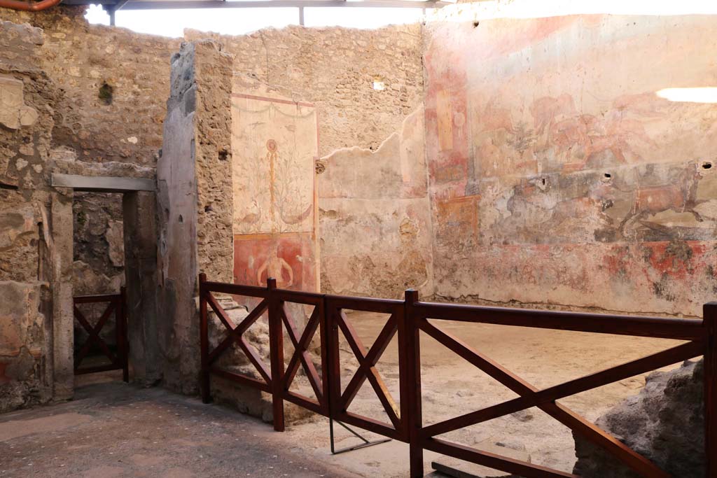 I.6.15 Pompeii. December 2018.
Looking north-west towards room 9, the small garden. On the left is the doorway to room 8. Photo courtesy of Aude Durand.