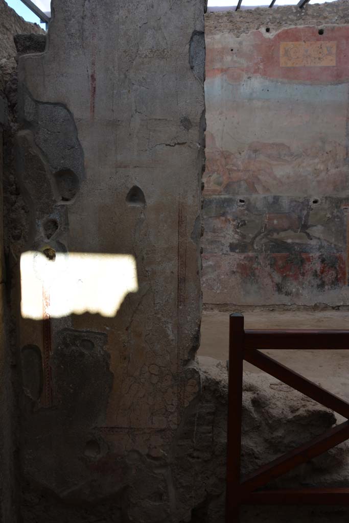 I.6.15 Pompeii. March 2019.
Looking north to small wall on east side of doorway to room 8, on left.
Foto Annette Haug, ERC Grant 681269 DÉCOR