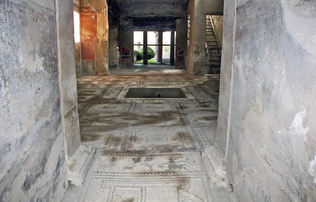 I.7.1 Pompeii. October 2001. Looking south across atrium towards tablinum, and oecus. Photo courtesy of Peter Woods.