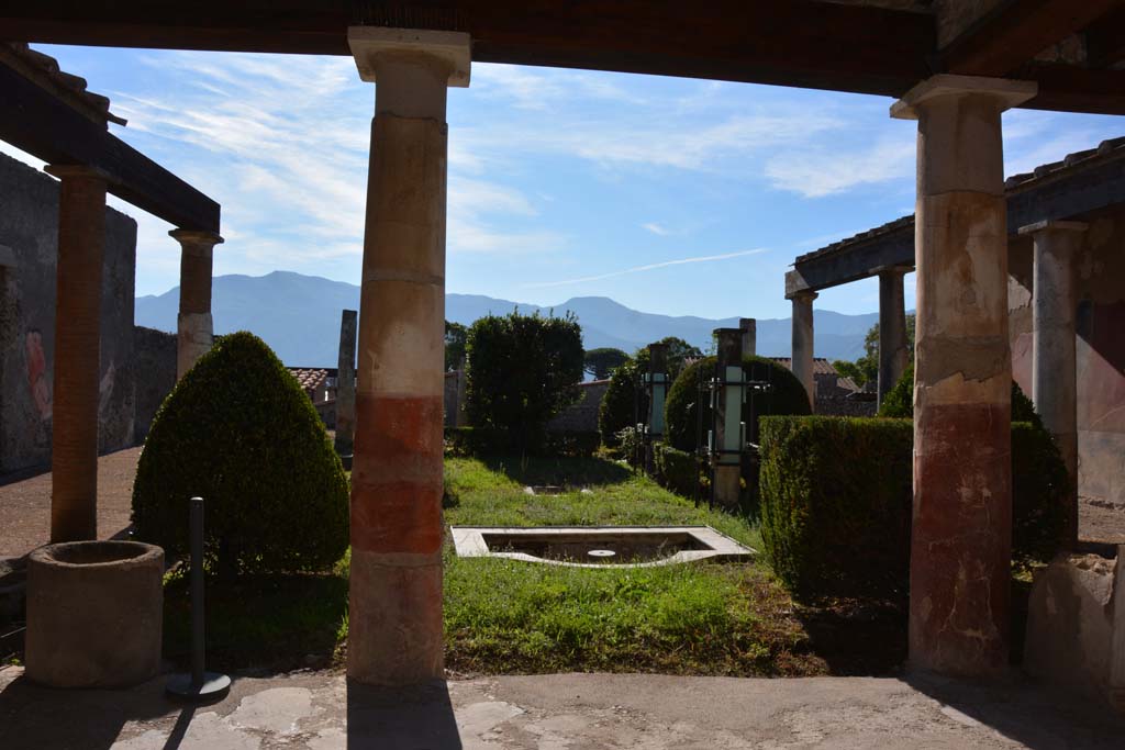 I.7.1 Pompeii. October 2019. Looking south across peristyle garden and pool from north portico.
Foto Annette Haug, ERC Grant 681269 DÉCOR.
