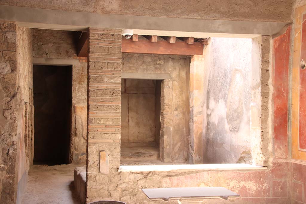 I.7.3 Pompeii. September 2019. Looking south to entrance to garden area and window from atrium.
Photo courtesy of Klaus Heese.