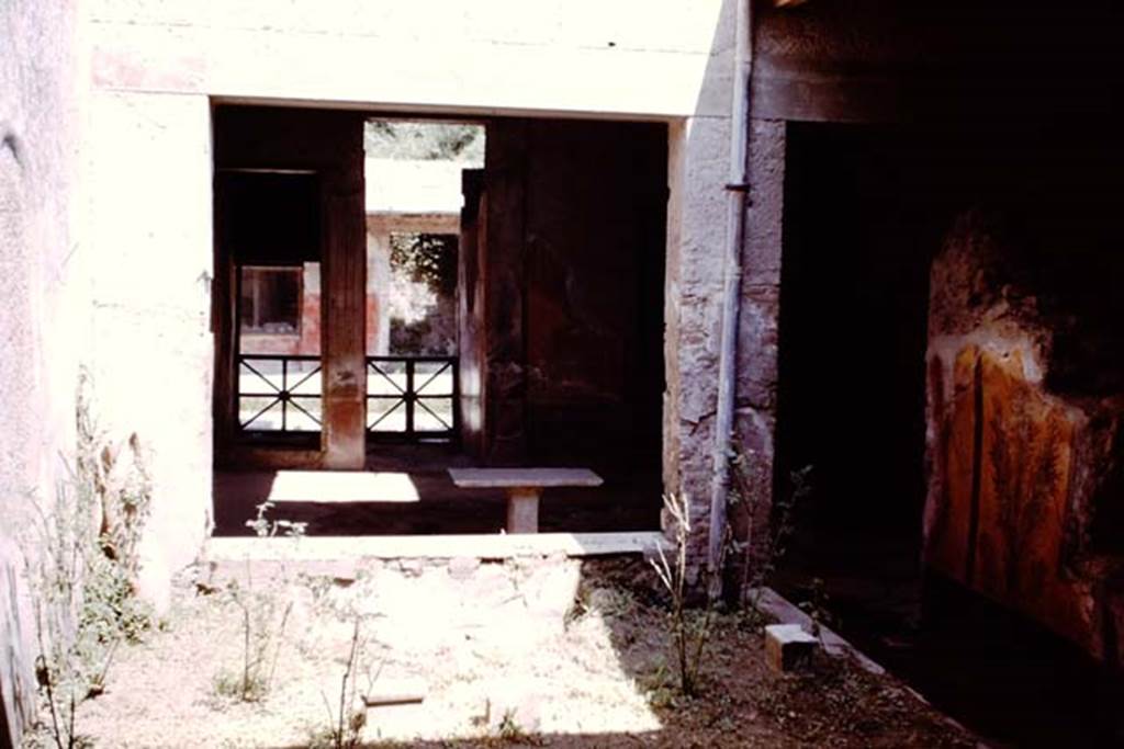 I.7.3 Pompeii. 1964. Looking north from garden towards window in atrium. Photo by Stanley A. Jashemski.
Source: The Wilhelmina and Stanley A. Jashemski archive in the University of Maryland Library, Special Collections (See collection page) and made available under the Creative Commons Attribution-Non Commercial License v.4. See Licence and use details.
J64f1806