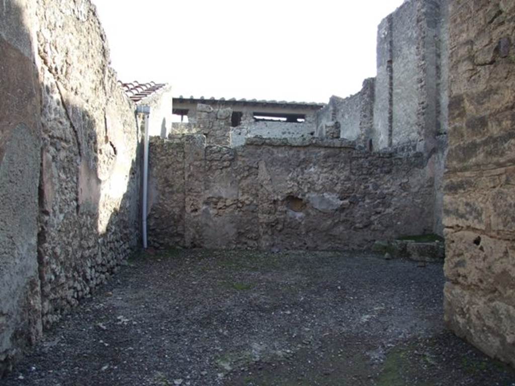 I.7.4 Pompeii. Taberna or Officina vasaria of Corinthus, servus of P Cornelius? Looking south.