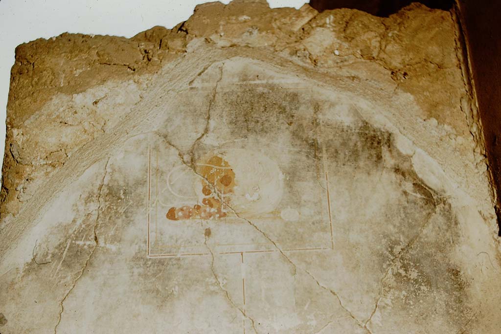 1.7.5 Pompeii. 1957. 
Painted wall plaster with remains of small painting of basket with fruit, from north wall, east side of closed tablinum. Photo by Stanley A. Jashemski.
Source: The Wilhelmina and Stanley A. Jashemski archive in the University of Maryland Library, Special Collections (See collection page) and made available under the Creative Commons Attribution-Non Commercial License v.4. See Licence and use details.
J57f0250 
See Carratelli, G. P., 1990-2003. Pompei: Pitture e Mosaici: Vol. I.  Roma: Istituto della enciclopedia italiana. (p.583.)

