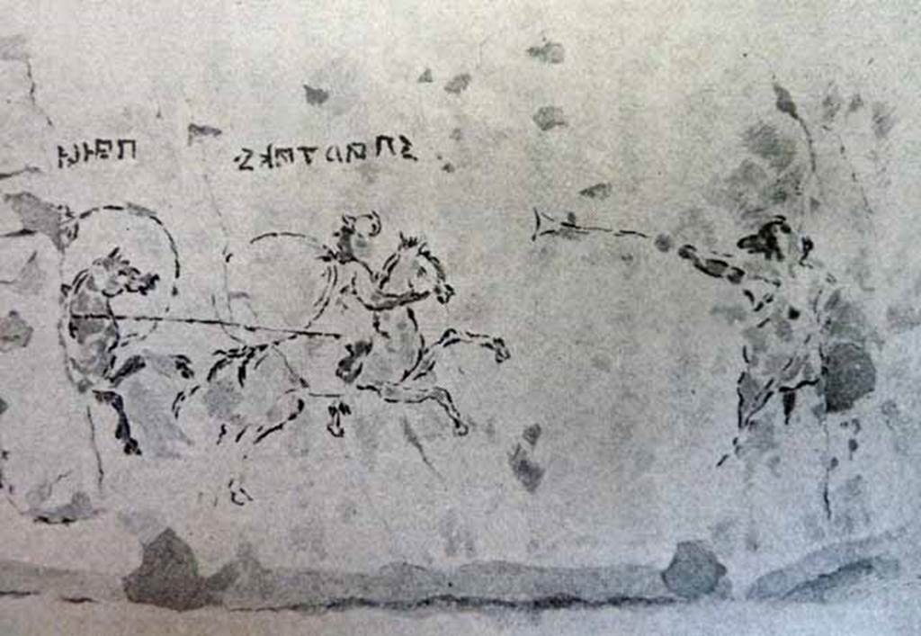 I.7.7 Pompeii. Detail from ancient combat wall painting. Two fighters on horseback, armed with round shields. One pursues the other and wounds him with a long lance. On the far right a figure with the head of an animal is playing a long trumpet.