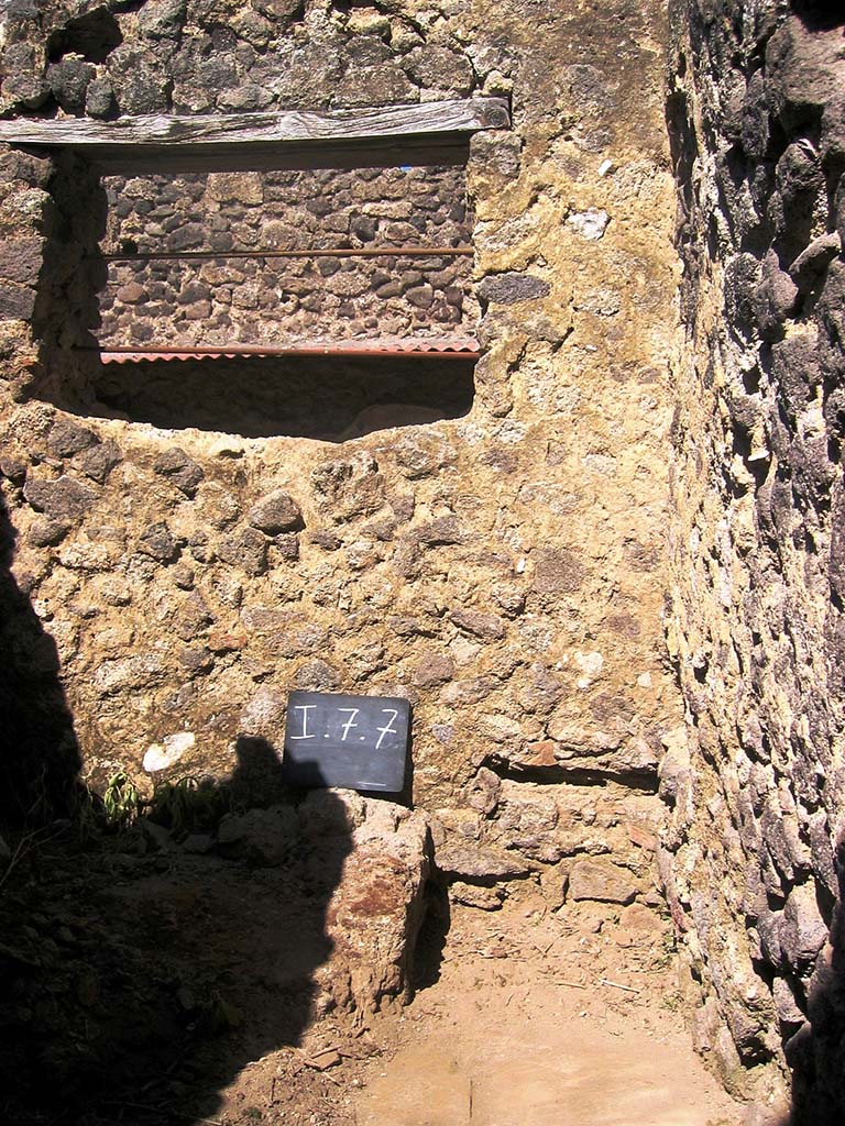 I.7.7 Pompeii. July 2007.
Looking east towards latrine in small room on east side of entrance. Photo courtesy of Barry Hobson.