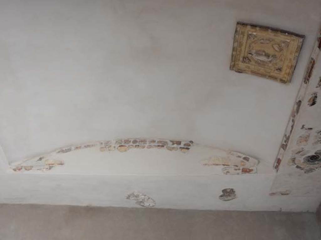 I.7.11 Pompeii. May 2017. Detail from north end of ceiling of triclinium. Photo courtesy of Buzz Ferebee.