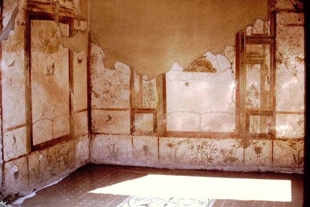 I.7.11 Pompeii. 1968. Exedra on east side of north portico, looking towards north-east corner. Photo by Stanley A. Jashemski.
Source: The Wilhelmina and Stanley A. Jashemski archive in the University of Maryland Library, Special Collections (See collection page) and made available under the Creative Commons Attribution-Non Commercial License v.4. See Licence and use details.
J68f0421