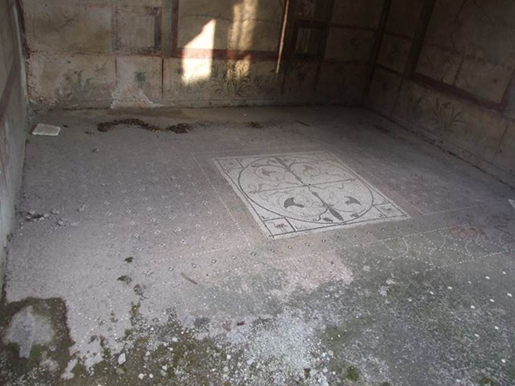 I.7.11 Pompeii. December 2006. Floor mosaic with emblema, from exedra.