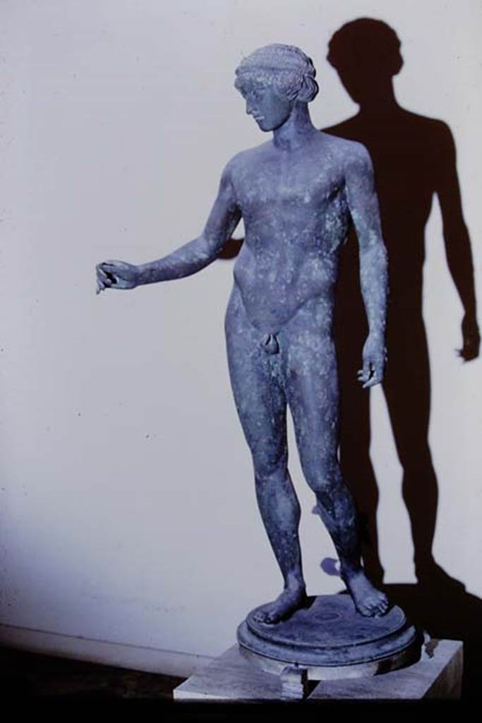 I.7.11 Pompeii, 1968. Bronze statue of the Ephebo. Photo by Stanley A. Jashemski.
Source: The Wilhelmina and Stanley A. Jashemski archive in the University of Maryland Library, Special Collections (See collection page) and made available under the Creative Commons Attribution-Non Commercial License v.4. See Licence and use details. J68f1400