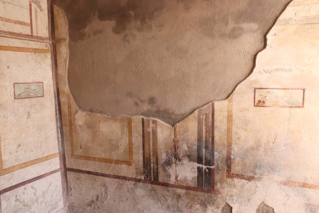 I.7.11 Pompeii. September 2021.
Looking towards south-west corner of cubiculum to south-east side of atrium. Photo courtesy of Klaus Heese.