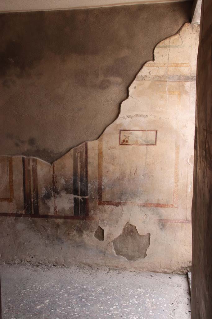 I.7.11 Pompeii. September 2021.
Looking towards north end of west wall of cubiculum to south-east side of atrium. Photo courtesy of Klaus Heese.