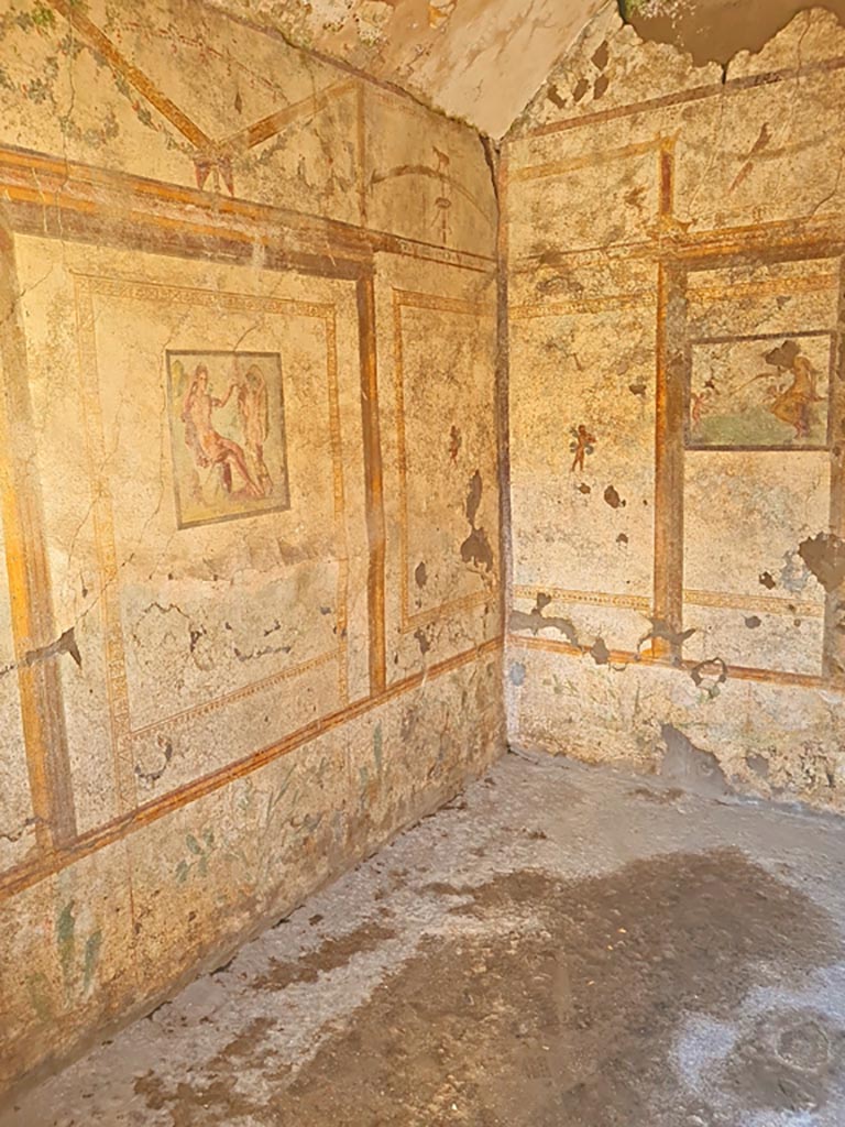 I.7.11 Pompeii. March 2024.
Looking towards south-west corner of bedroom on west side of atrium. Photo courtesy of Giuseppe Ciaramella.
