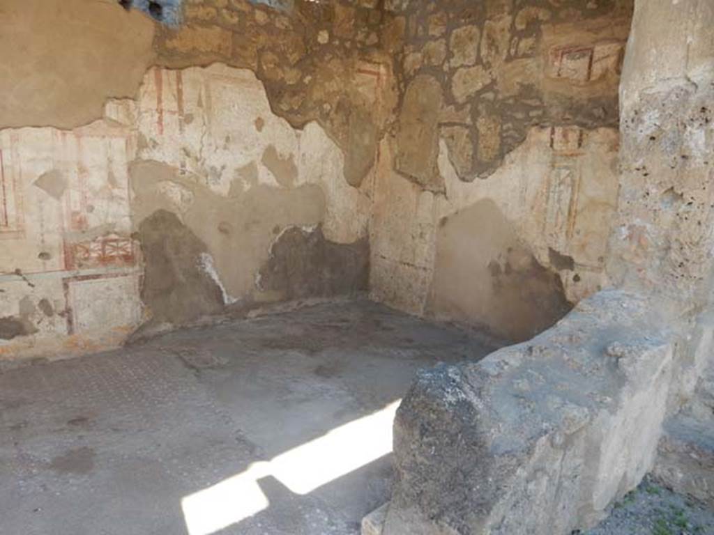I.7.11 Pompeii. May 2017.
Looking north-west across flooring towards north-west corner of tablinum. Photo courtesy of Buzz Ferebee.