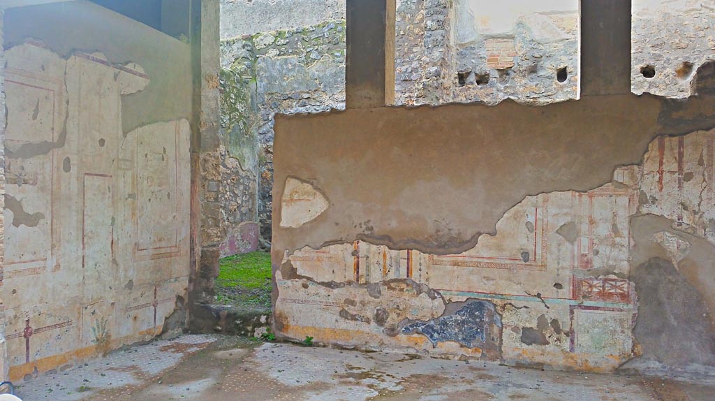 I.7.11 Pompeii. 2017/2018/2019.
Looking towards the south-west corner and west wall of tablinum on west of atrium in I.7.10. Photo courtesy of Giuseppe Ciaramella.