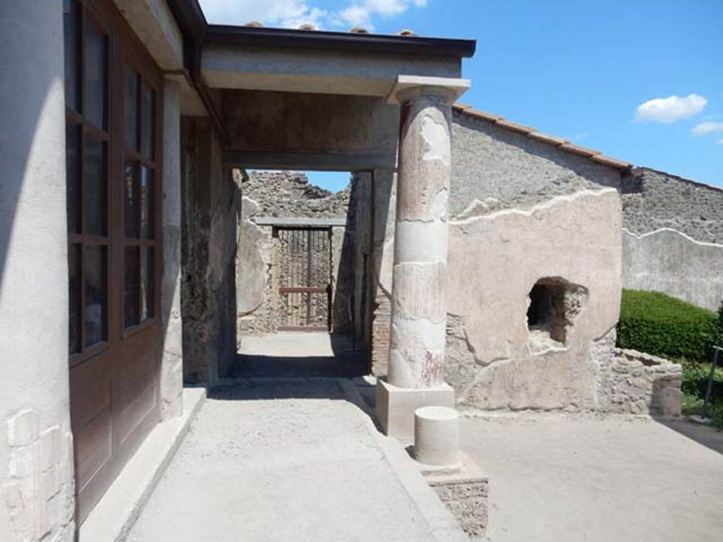I.7.12 Pompeii. May 2017. Looking east along north portico towards entrance doorway. Photo courtesy of Buzz Ferebee.