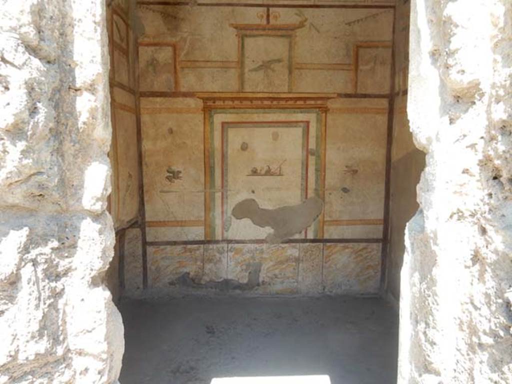 I.7.11 Pompeii. May 2017.
Looking east through doorway of cubiculum on east side of atrium, on south side of entrance doorway at I.7.11.
Photo courtesy of Buzz Ferebee.