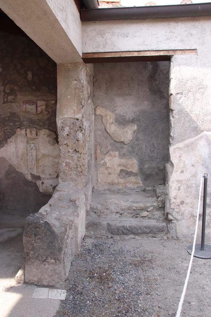 I.7.11 Pompeii. September 2021.
Looking north to stairs in atrium. Photo courtesy of Klaus Heese.