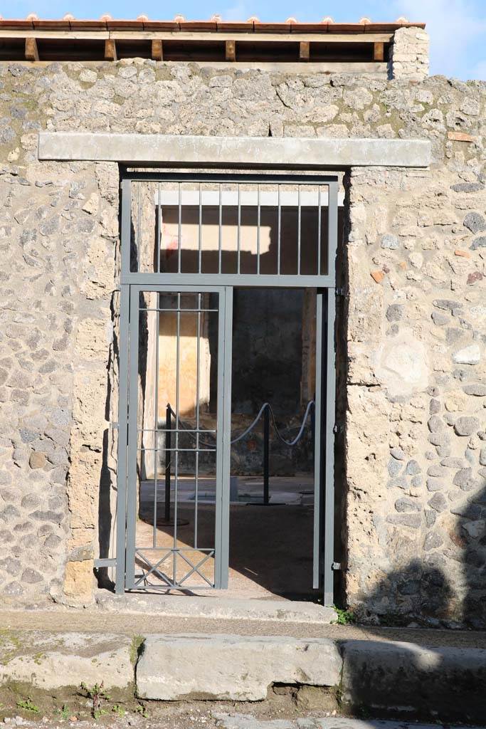 I.7.19 Pompeii. December 2018.
Looking east to entrance doorway. Photo courtesy of Aude Durand.
