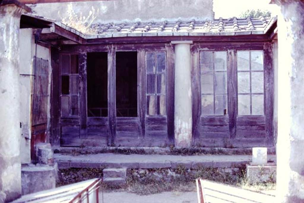 I.7.11 Pompeii, 1978. Looking towards north portico from garden area. Photo by Stanley A. Jashemski.
Source: The Wilhelmina and Stanley A. Jashemski archive in the University of Maryland Library, Special Collections (See collection page) and made available under the Creative Commons Attribution-Non Commercial License v.4. See Licence and use details. J78f0359