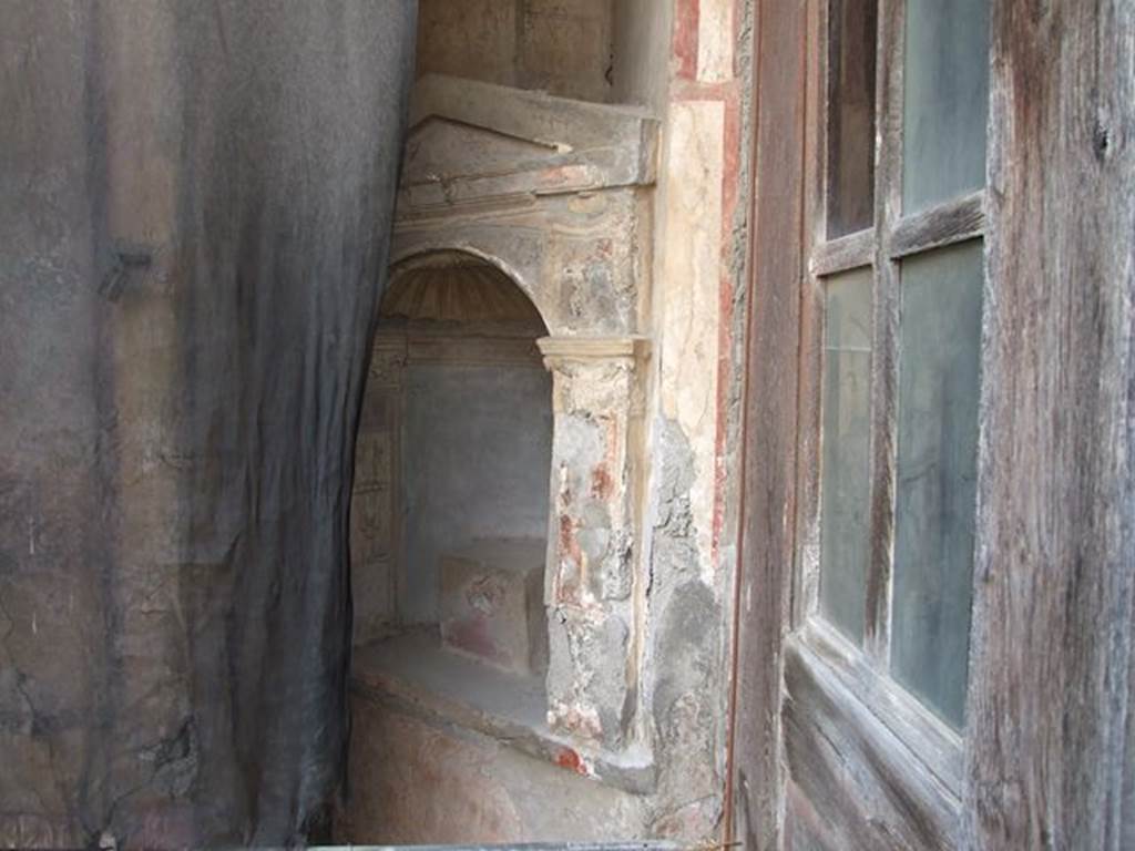 I.7.12 Pompeii. December 2006. West wall of north portico.