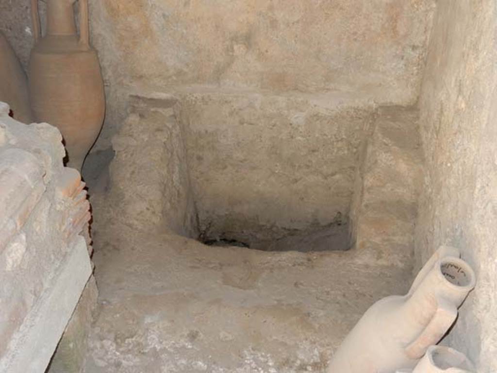 I.7.12 Pompeii. May 2017. Latrine near south wall of kitchen area. Photo courtesy of Buzz Ferebee.