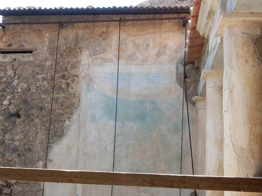 I.7.19 Pompeii. May 2017. Looking towards west wall and remains of painting of garden scene with garlands. Photo courtesy of Buzz Ferebee.