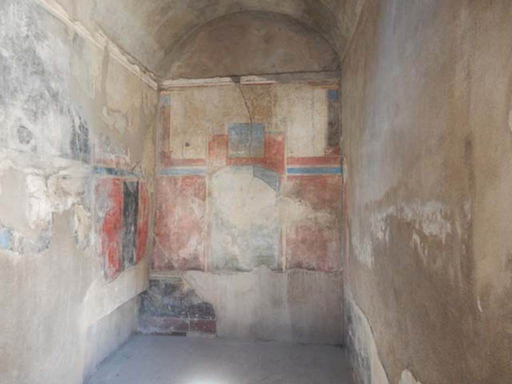 I.7.19 Pompeii. May 2017. Looking east from doorway. Photo courtesy of Buzz Ferebee.