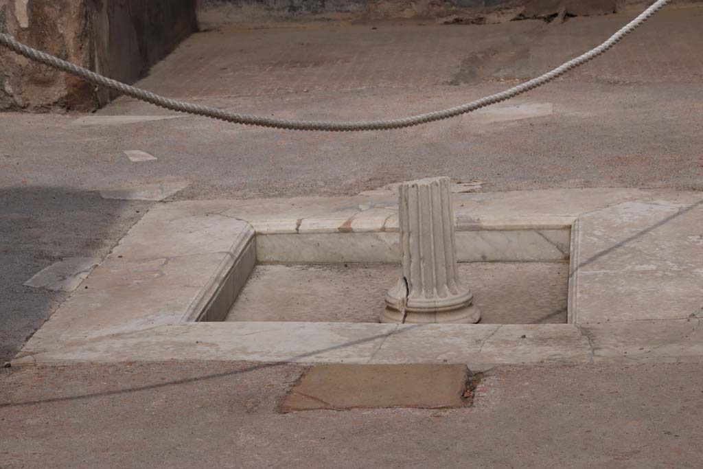 .7.19 Pompeii. September 2021. Looking east across impluvium in atrium. Photo courtesy of Klaus Heese.
