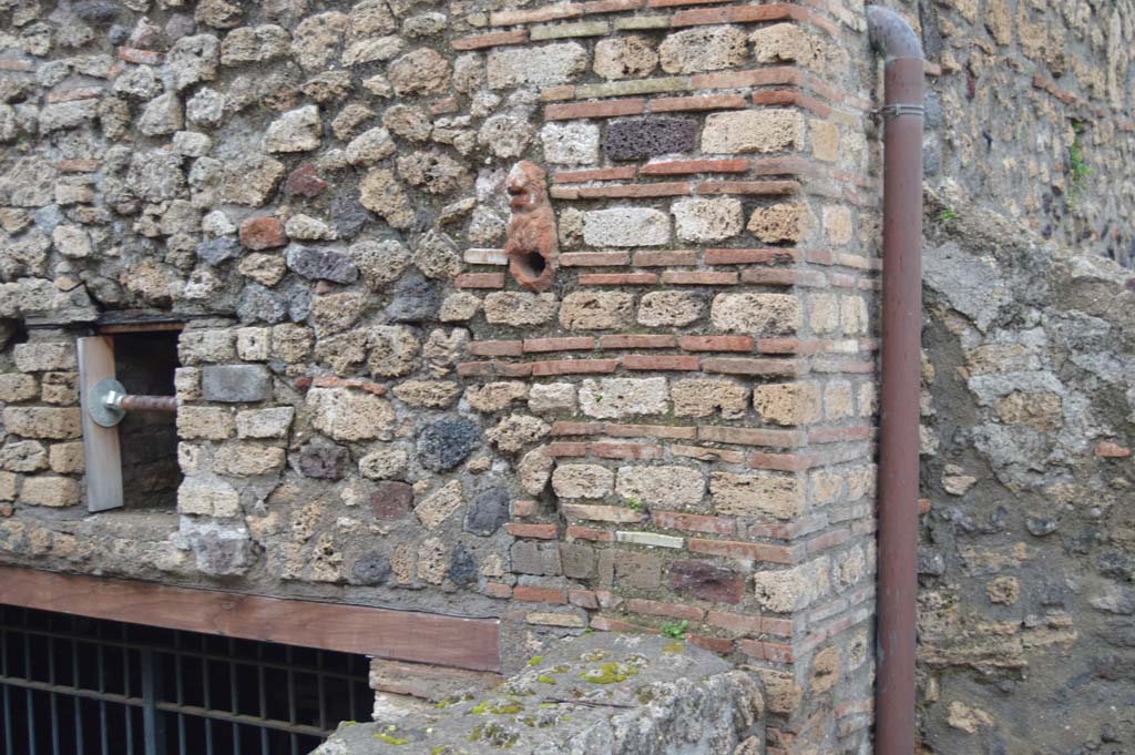 I.7.20 Pompeii. March 2018. Detail from upper wall above doorway.
Foto Taylor Lauritsen, ERC Grant 681269 DÉCOR.