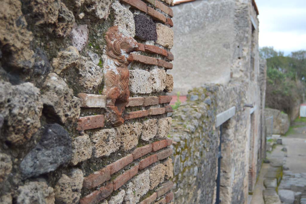I.7.20 Pompeii. March 2018. Looking south along upper wall, in Vicolo di Paquius Proculus.
Foto Taylor Lauritsen, ERC Grant 681269 DÉCOR.